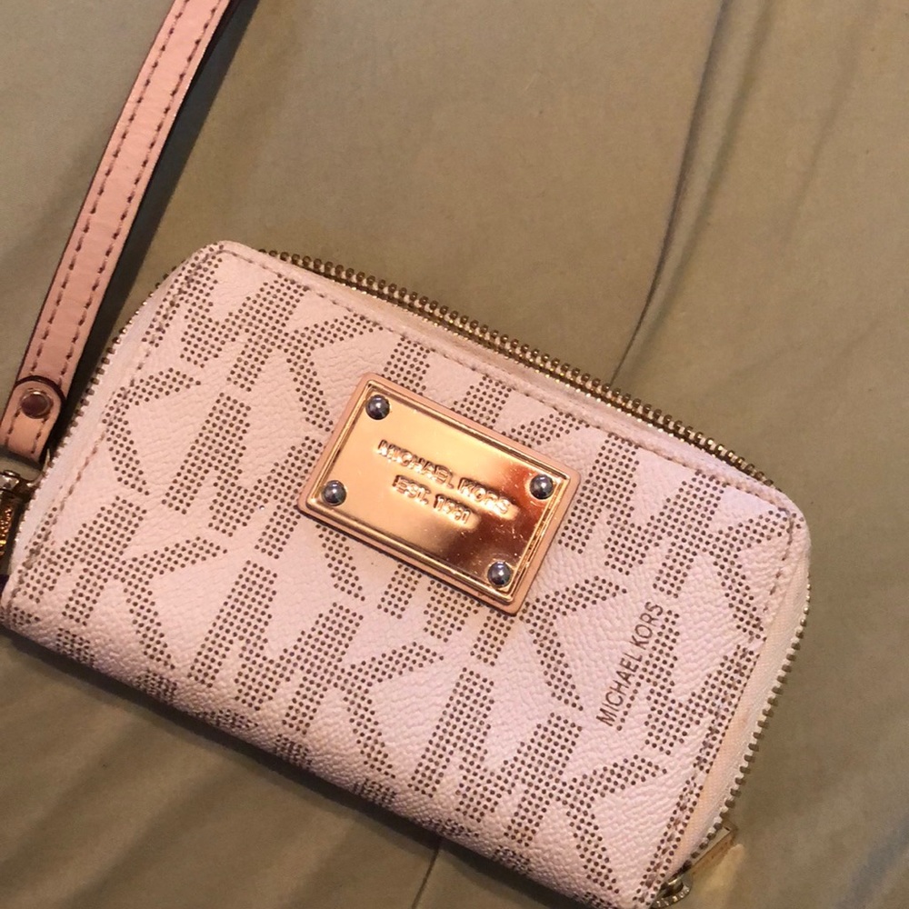 Michael Kors mini wristlet/wallet